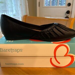 Women’s black flats